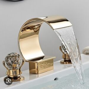 Luxurious Gold Waterfall Bathroom Faucet